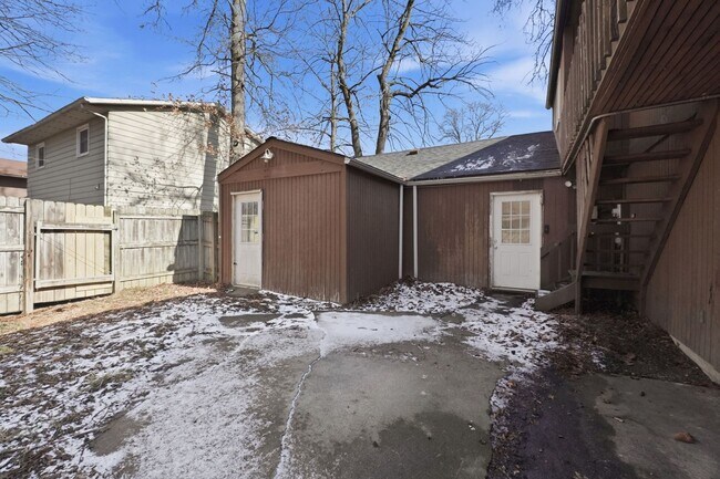 Building Photo - COMING SOON - 3 Bedroom house with updated features and fenced in yard!