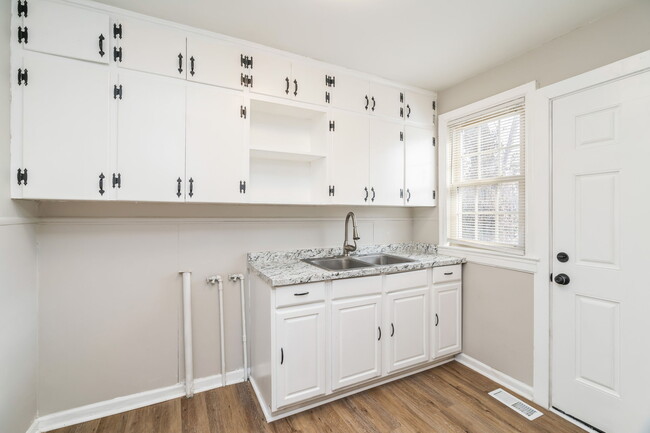 Building Photo - 2518 Larkwood Ln
