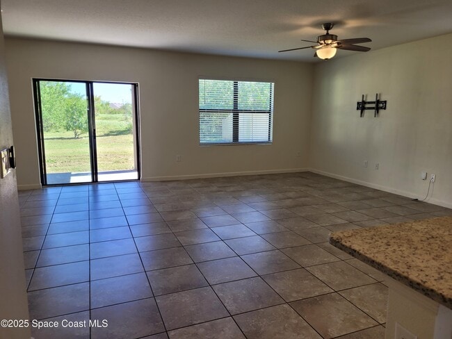 Building Photo - 760 Acadia Ct SE