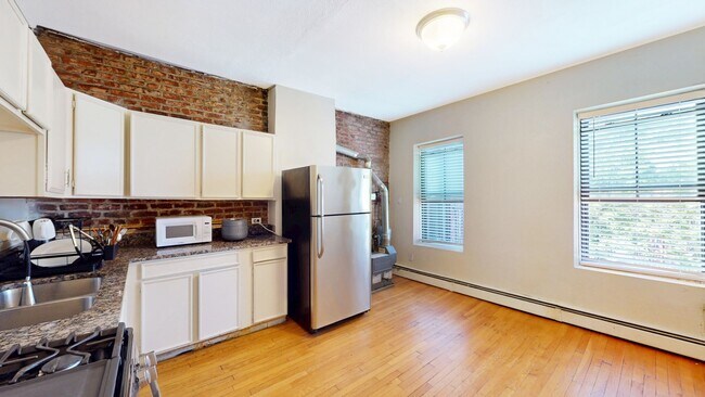 Building Photo - 71 Hammond St