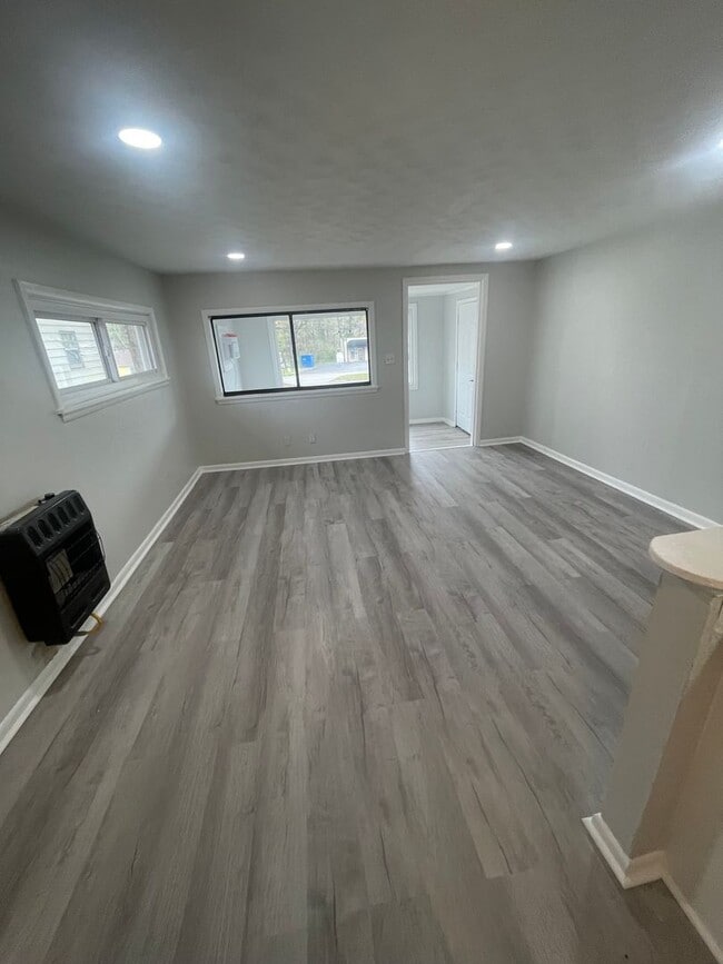 Building Photo - 1/1 Home Available For Rent!