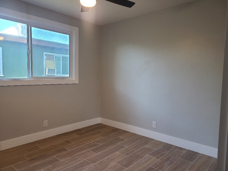 Building Photo - 14921 Vanowen St