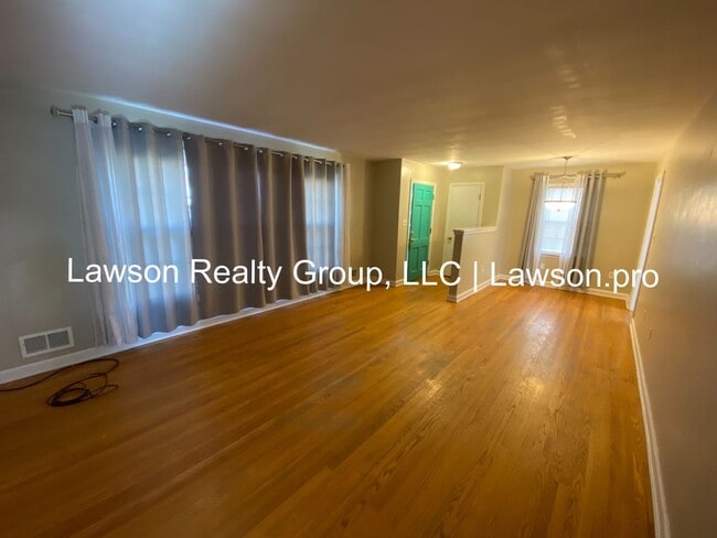 Building Photo - Raleigh Court -Three Bedroom Ranch with Basement