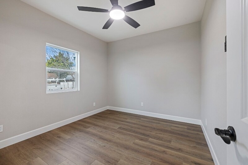 Building Photo - 619 S Sacramento St