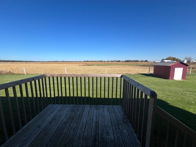 Building Photo - Spacious 3 Bedroom Home Holland Countryside