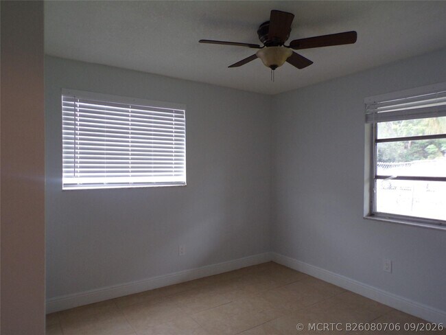 Building Photo - 1505 N 57th Terrace