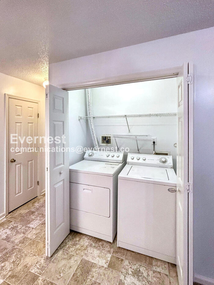 Building Photo - 2703 Westgate Cir