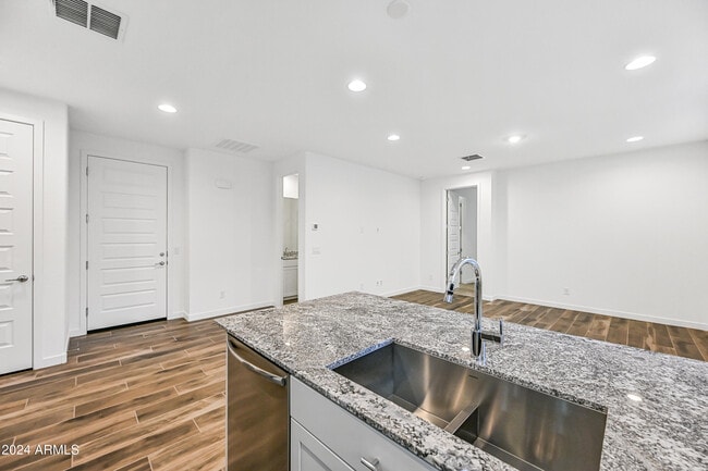 Building Photo - 7574 W Jackrabbit Ln