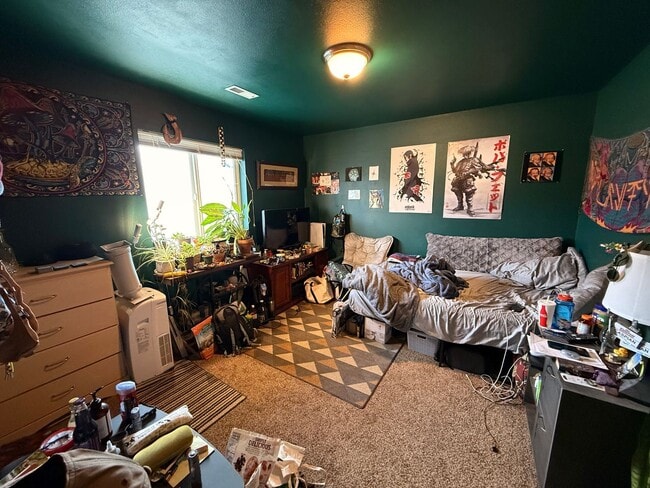 Building Photo - 4 bdrm/2.5 bath home in Barkley Area