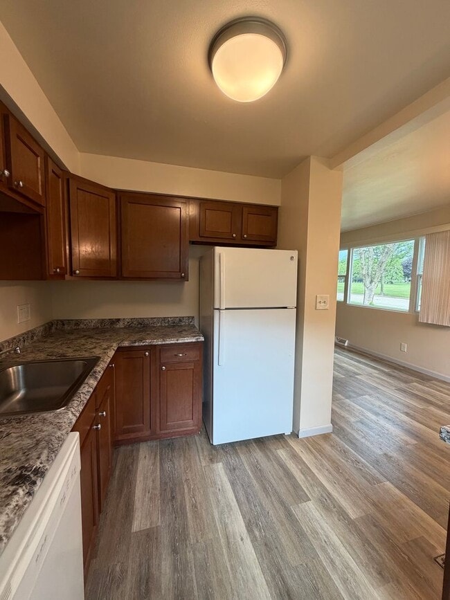 Building Photo - 3309 E Edgemere Dr