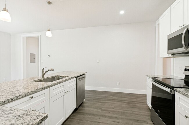 Building Photo - 1201 S Palmetto St