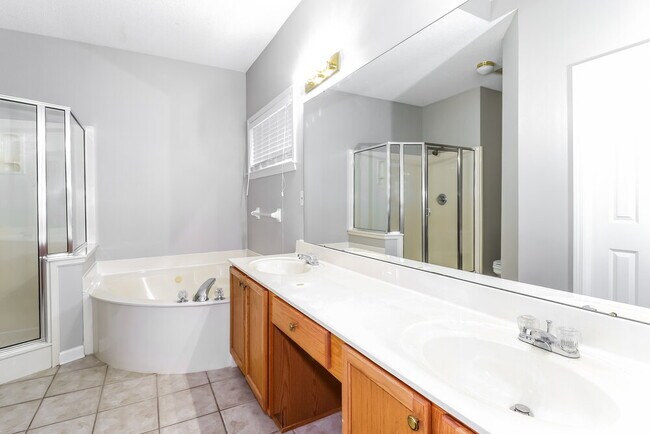 Building Photo - 9696 Kiwi Cove