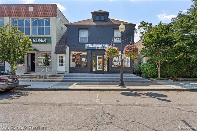 Building Photo - 513 W Nine Mile Rd