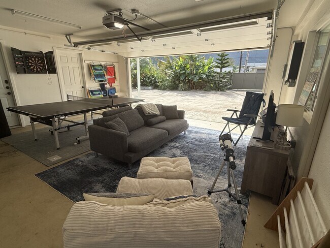 Building Photo - 41-875-875 Kalaniana?ole Hwy