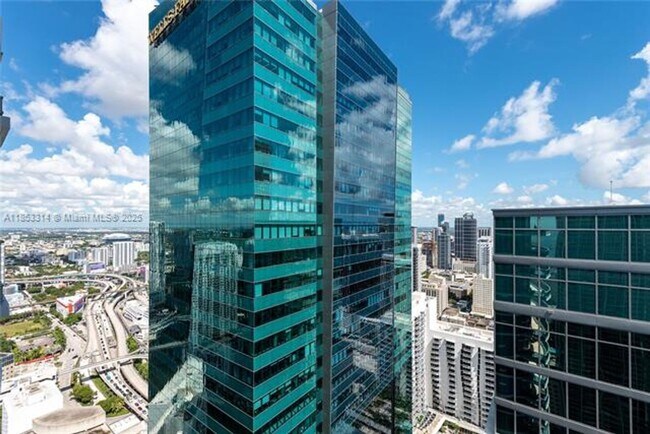 Building Photo - 200 Biscayne Blvd Way