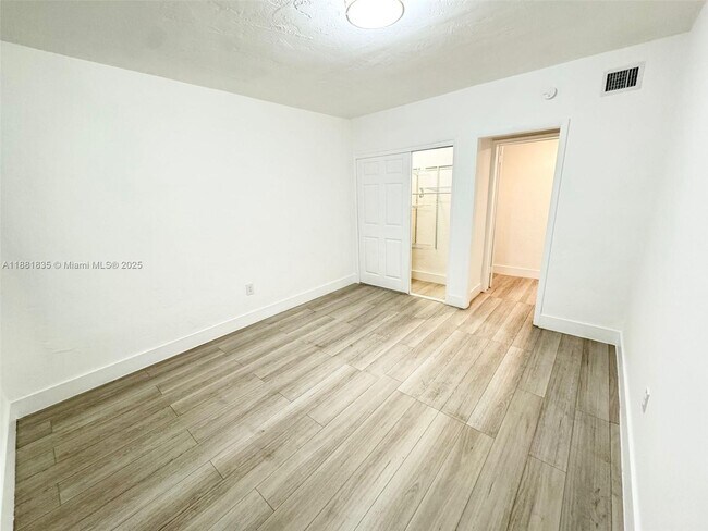 Building Photo - 7435 Byron Ave