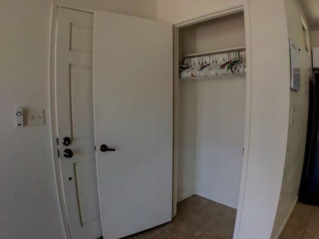 Building Photo - Desirable ground floor studio in Waipio Gentry