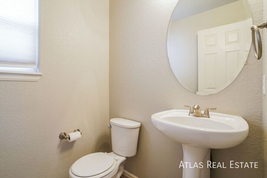 Building Photo - 6519 Passing Sky Dr