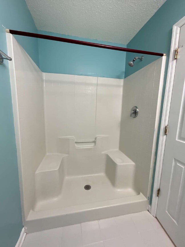 Building Photo - ALL Utilities Included