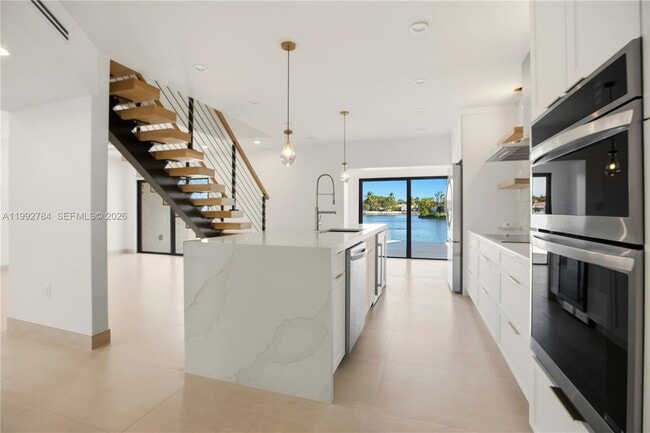 Building Photo - 7238 Jacaranda Ln