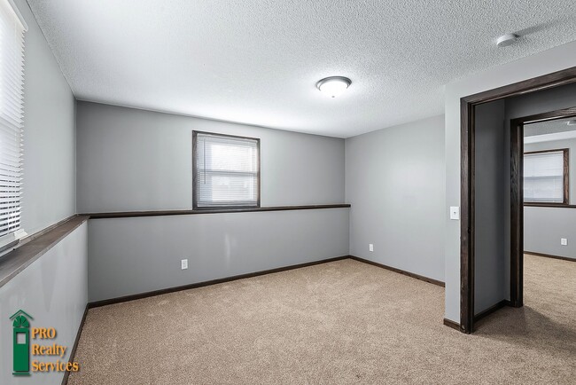 Building Photo - 4 Bedroom Home in Brooklyn Center