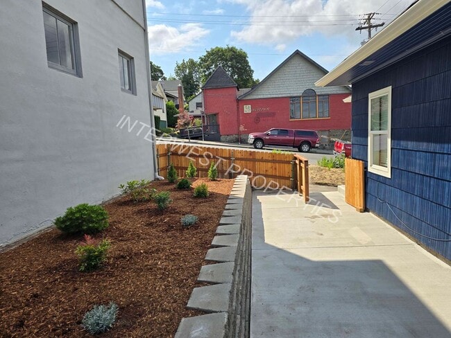 Building Photo - Recently Remodeled 2 Bd Home in Kalama with W/D Hookups!