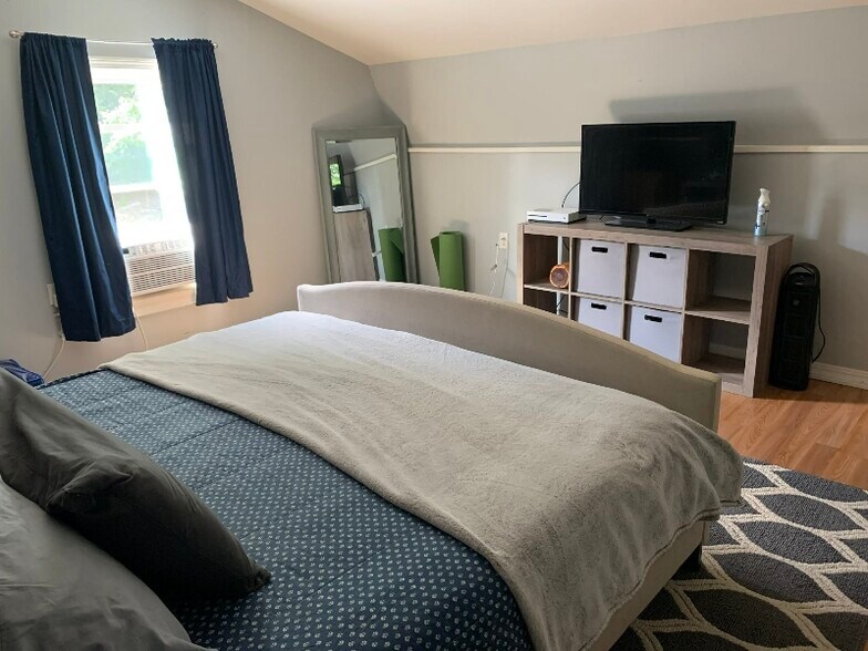 Building Photo - 5 Pollinger Rd