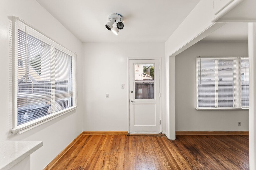 Building Photo - 12109 Washington Pl