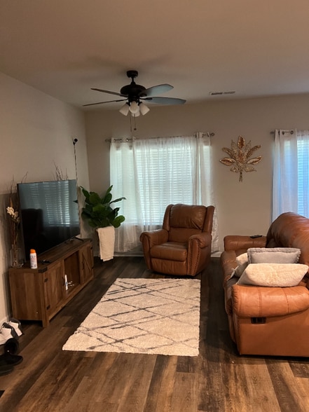 Building Photo - 2107 Creel Ln