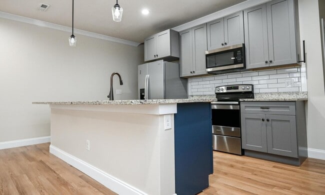 Building Photo - 1737 Arbor Hls Dr SE