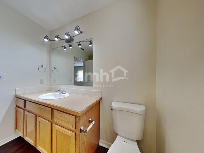 Building Photo - 1754 W Oakley Way