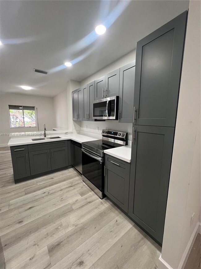 Building Photo - 16364 Malibu Dr