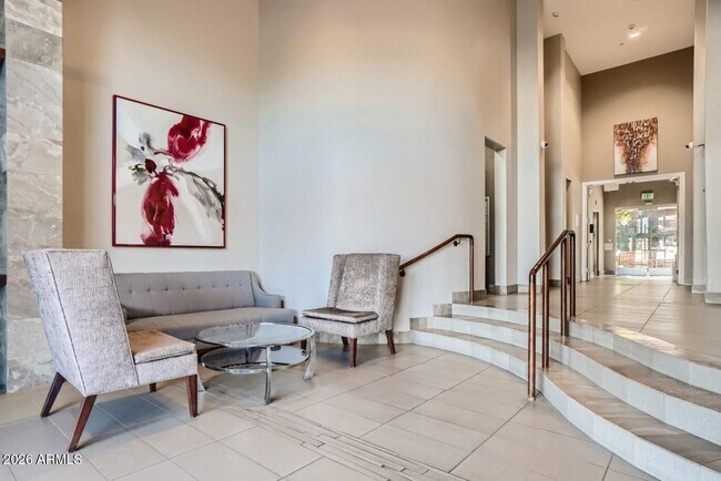 Building Photo - 17 W Vernon Ave