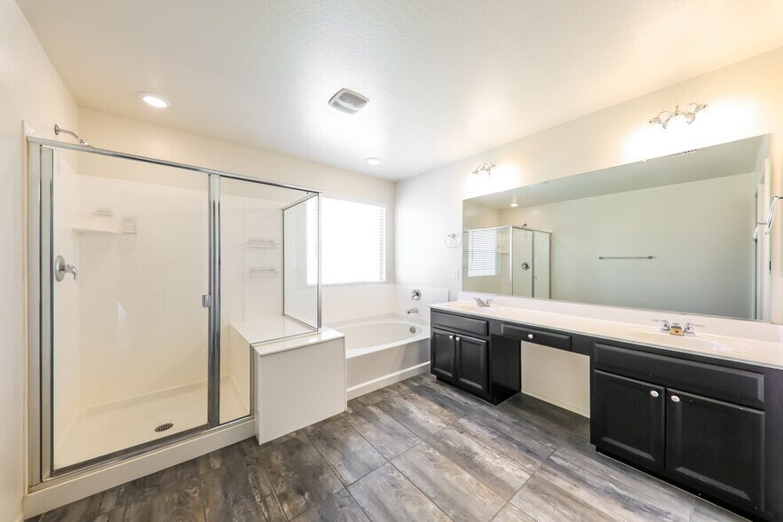 Building Photo - 16667 W Sierra St