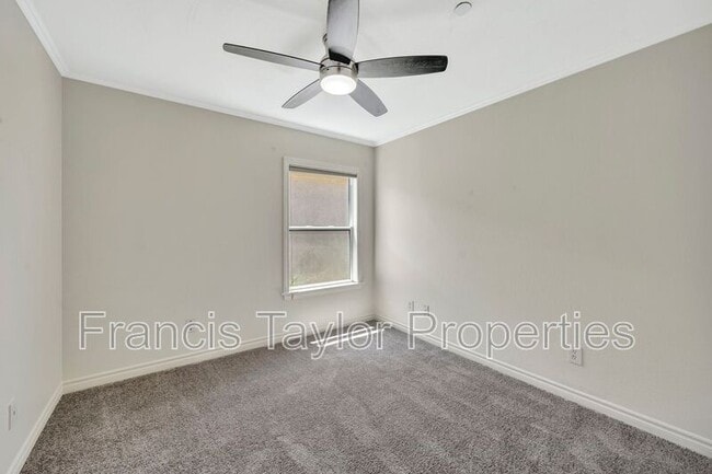 Building Photo - 148 Elora Ln