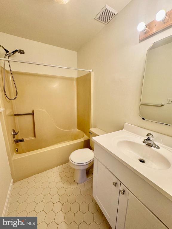 Building Photo - 1193 Maple Ave