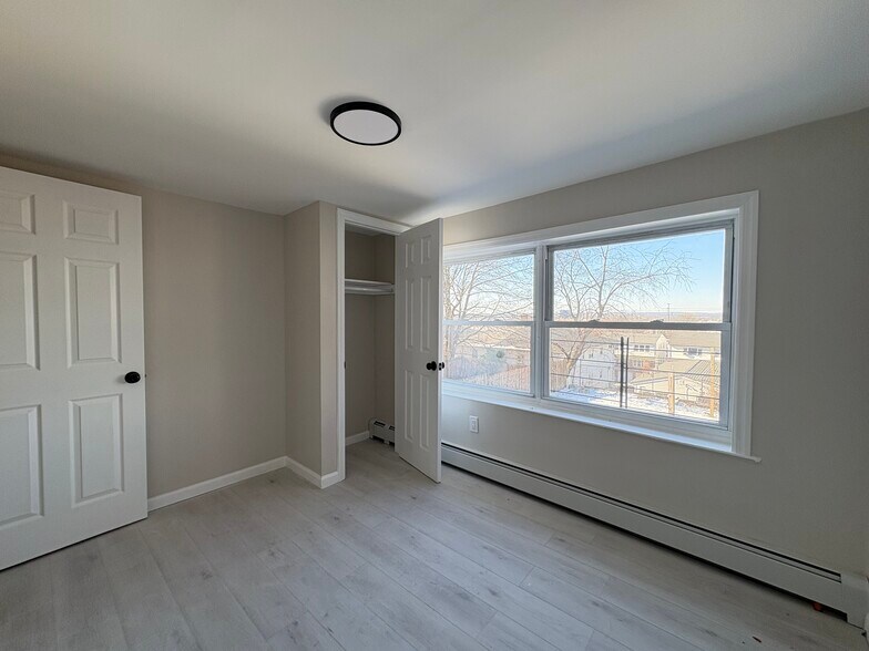 Building Photo - 811 Columbia Ave