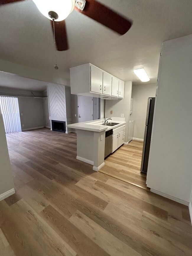 Building Photo - Remodeled Large Upstairs 2 Bedroom/1 Bath ...