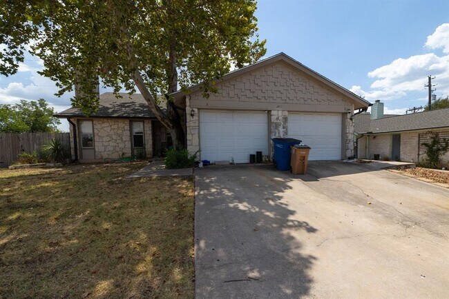 Building Photo - 2401 Singletree Ave