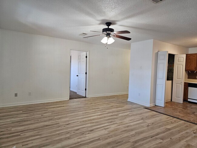 Building Photo - 1544 Diuguid Dr
