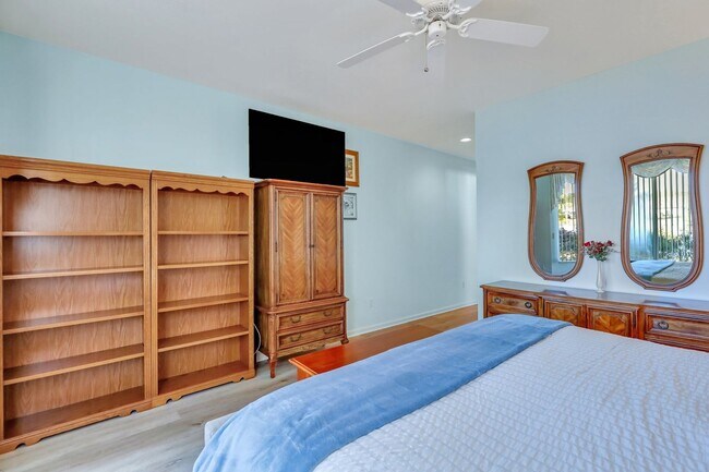 Building Photo - Charming 2 Bed, 2 Bath Rental with Lagoon Views in Sun City!