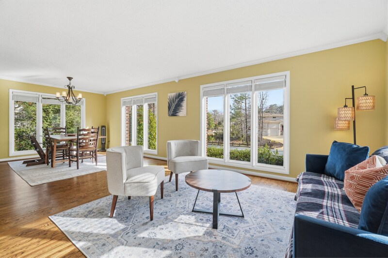 Building Photo - 63 Queens Ct