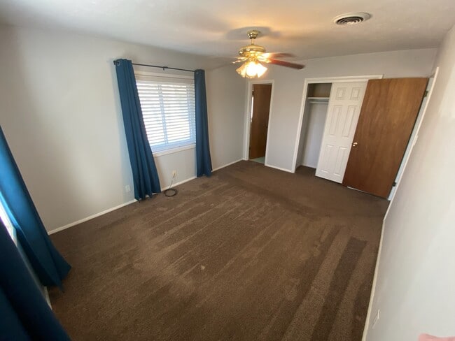 Building Photo - 1317 Oakdale Dr