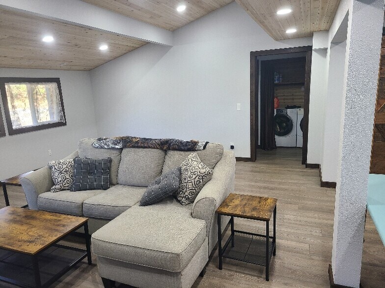 Building Photo - 1856 Canyonville-Riddle Rd