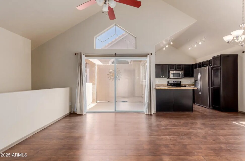 Building Photo - 1633 E Lakeside Dr