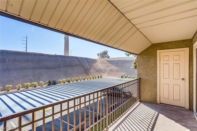 Building Photo - 5229 Indian River Dr