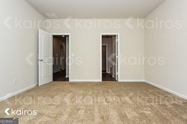 Building Photo - 7000 Pinehurst Way N