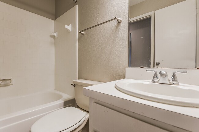 Building Photo - 2718 N Brompton Dr