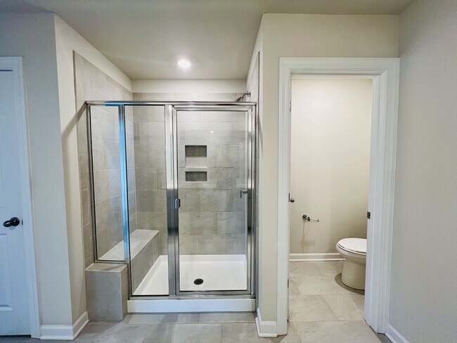 Building Photo - 3011 Lisburn St