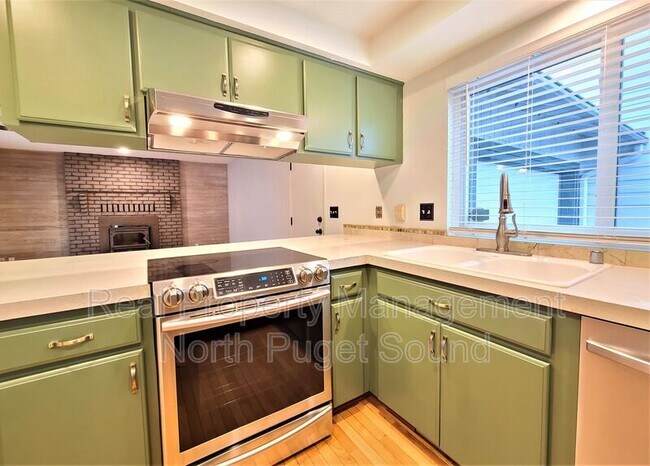 Building Photo - 7914 44th Ave W